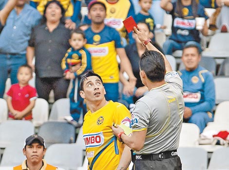 El árbitro Jorge Pérez Durán expulsó a Sambueza el sábado pasado. 