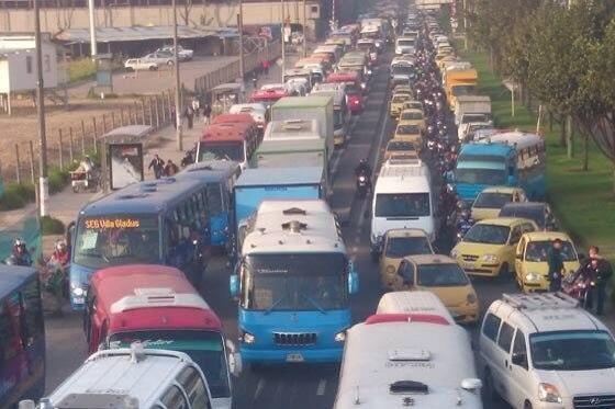 "Día sin carro" en Bogotá provoca caos y tráfico 
