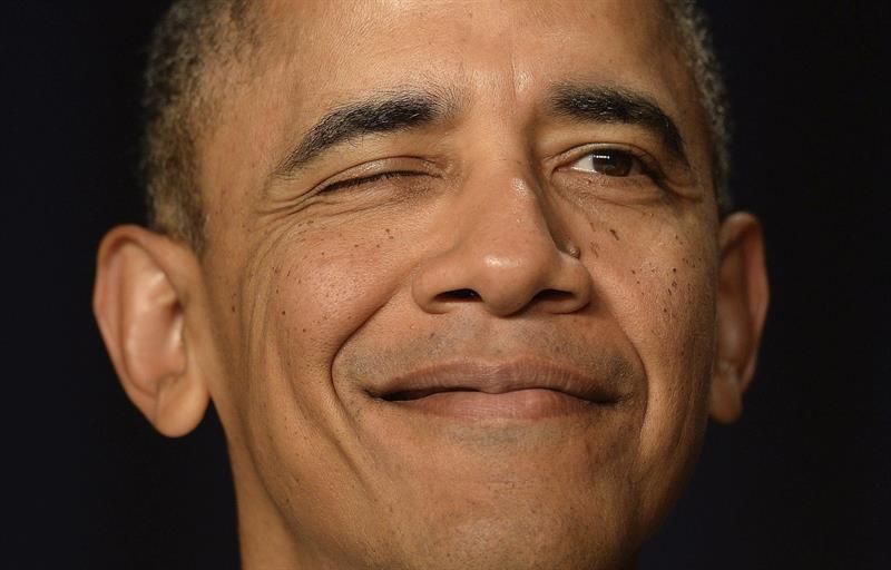 Obama guiña un ojo durante el Desayuno de Oración Nacional hoy en Washington