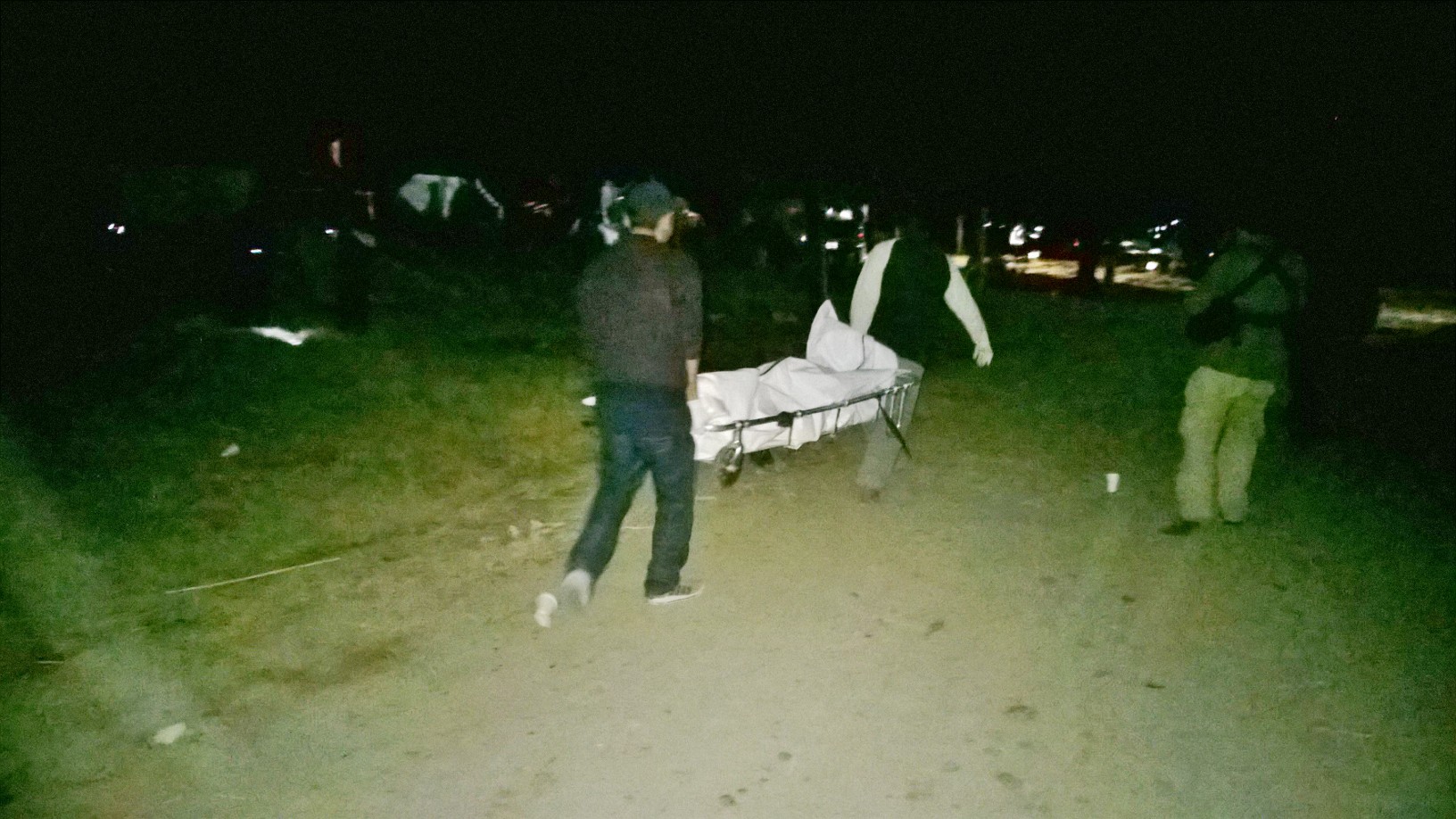 Policía y rescatistas se dieron cita en el lugar de la explosión.
