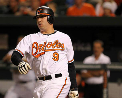 Jake Fox también tiene experiencia como tercera base y outfield.