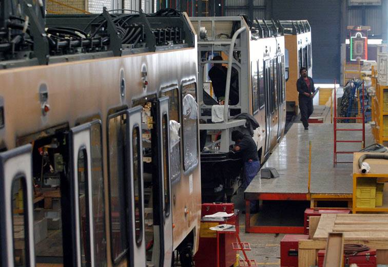 Al occiso se le atoró su camisa en una grúa con la que fue degollado. 