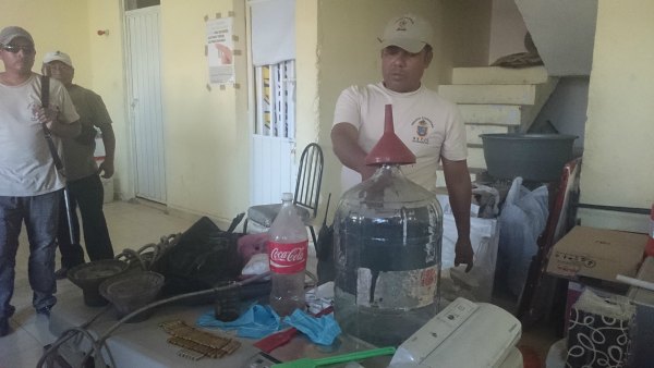 En el rancho, ubicado en la comunidad de Palo Blanco, se encontraron dos kilos de goma de opio, un pequeño laboratorio de amapola, 46 cartuchos útiles