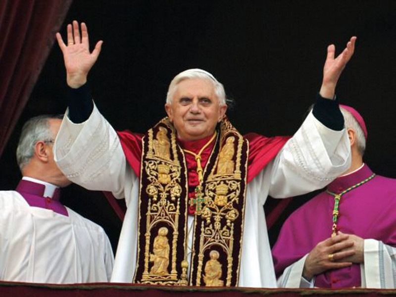    El19 de abril de 2005 fue anunciado por el cardenal Jorge Medina Estévez el Habemus Papam para anunciar la elección del papa Benedicto XVI.