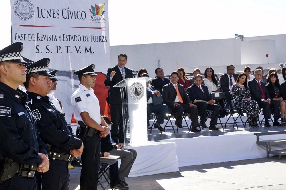 Durante el Lunes Cívico. 