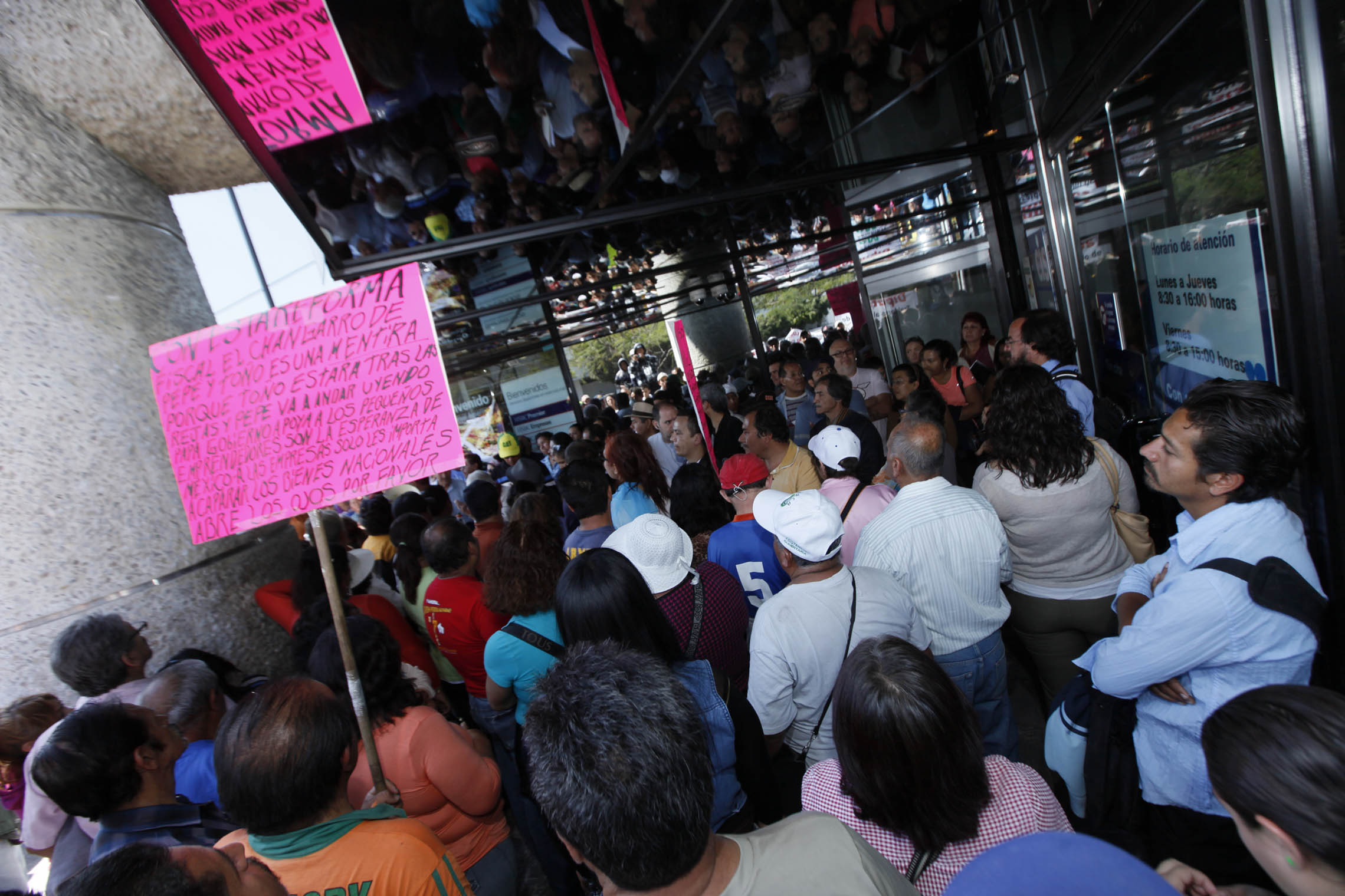 Los protestantes bloquearon las instalaciones del SAT.