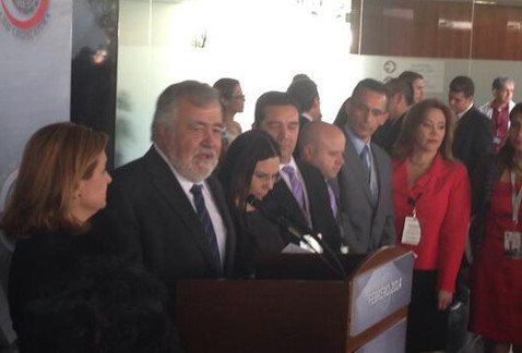 Legisladores de diversos grupos parlamentarios recibieron iniciativas en materia de transparencia.