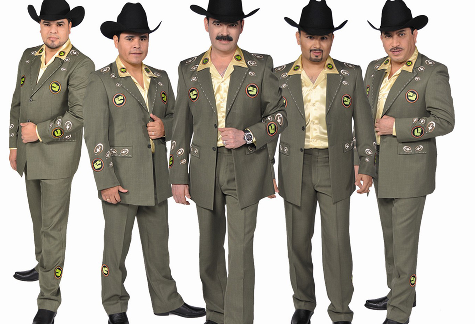 Los Tucanes de Tijuana cantan el narcocorrido.
