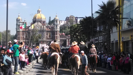 Más de dos mil jinetes  llegan en peregrinación a la basílica