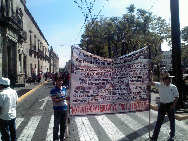 Se manifiestan en contra de la Reforma Educativa- Grupo Milenio