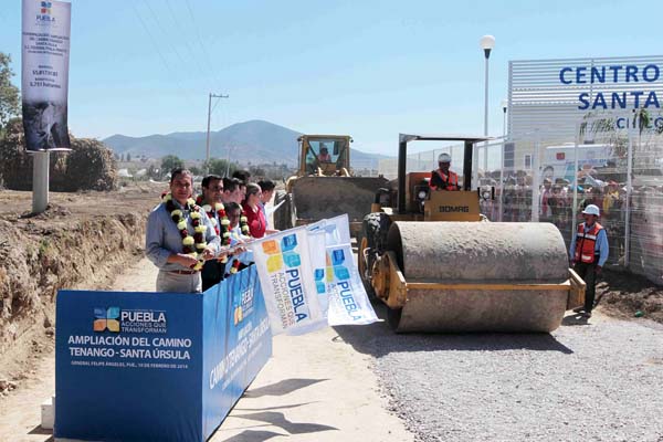 Rafael Moreno Valle inaugura obras en el municipio de Felipe Ángeles.
