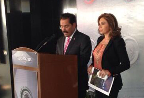 El senador Jesús Casillas y la senadora Angélica Araujo. 