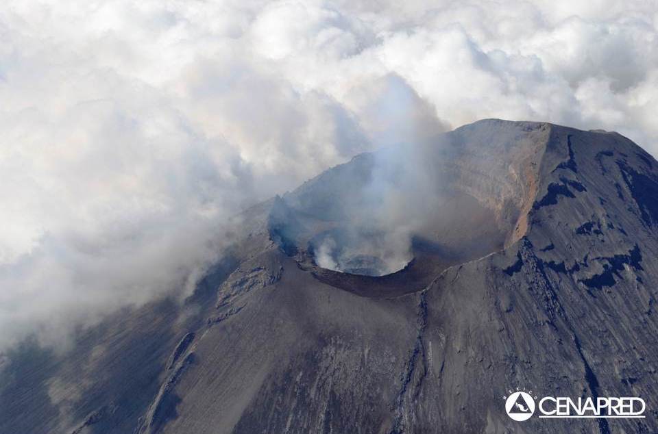Sobrevuelo al volcán en el cual pudo observarse claramente el interior del cráter.