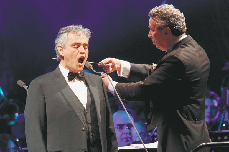 Andrea Bocelli se entregó a los regios.
