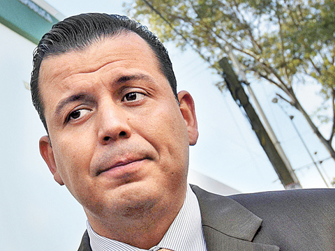 Dijo que su separación será por al menos dos meses. 