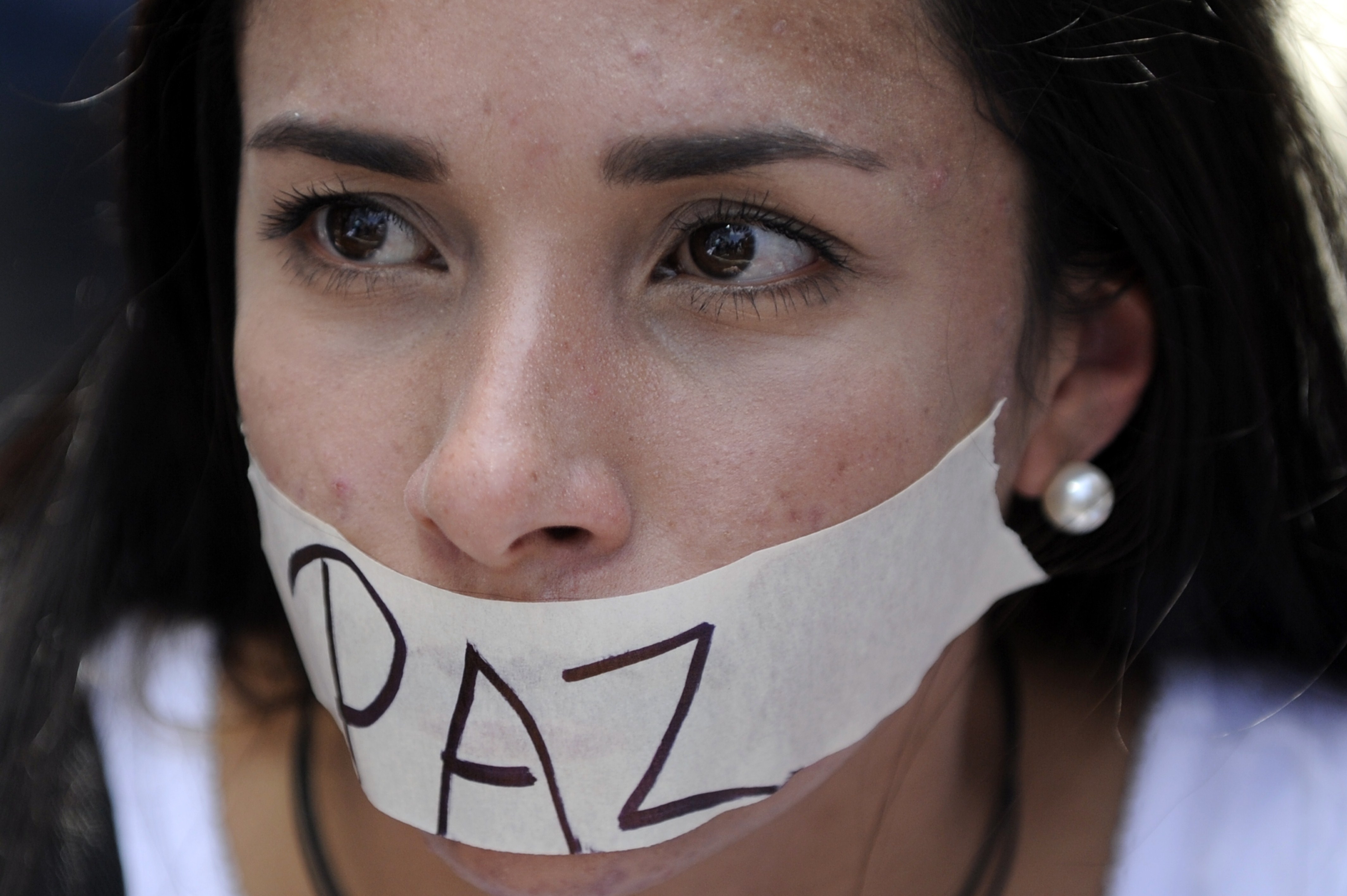 Una estudiante venezolana, en una manifestación hoy en Caracas en recuerdo del estudiante fallecido ayer