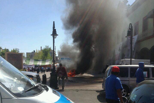 Prendieron fuego a neumáticos.