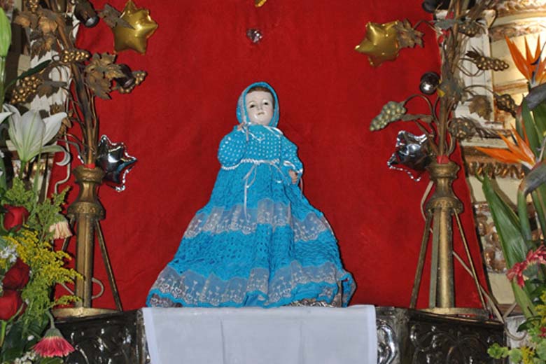 Tlaxcaltecas rinden tributo al Niño Dios.