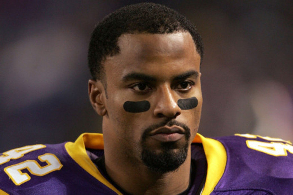 Darren Sharper es  acusado de violar a dos mujeres 