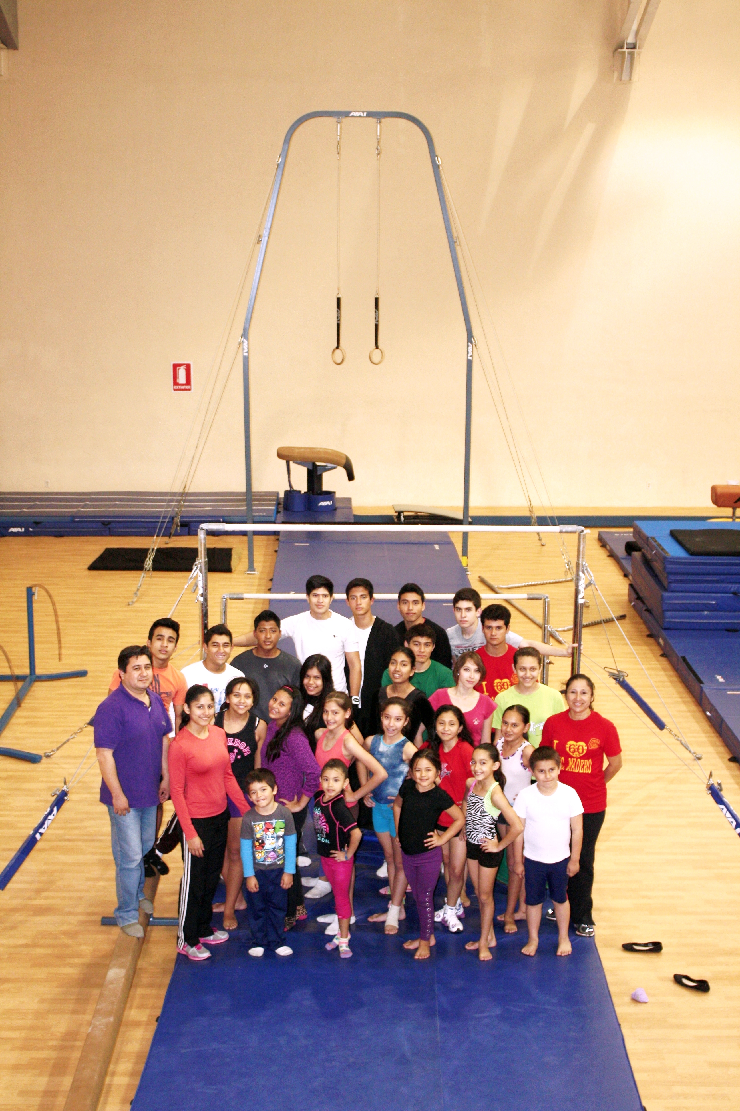 El equipo de gimnasia artística de la Unidep Tampico.