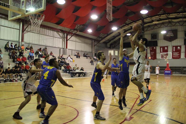 Ganan equipos femenil y varonil de la Upaep.