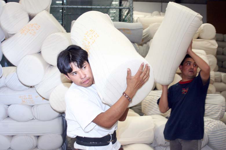 Obreros de maquiladora.