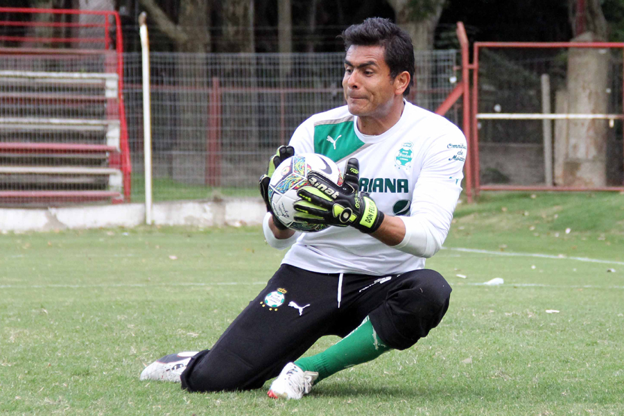 El capitán Oswaldo Sánchez reiteró el deseo de regresar a casa con los tres puntos.