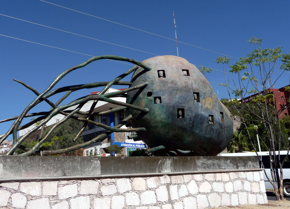  Vladimir Cora recordó cuando obsequió la escultura en el arranque de un festival Internacional Cervantino.