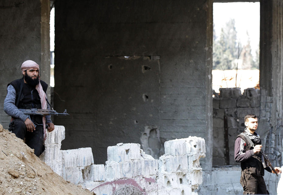 Se estima que la guerra en Siria ha provocado la muerte de más de cien mil personas y ha obligado a millones a abandonar sus hogares