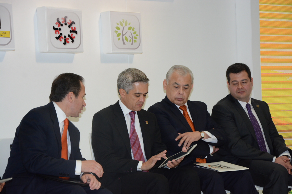 Mancera durante la presentación de las apps