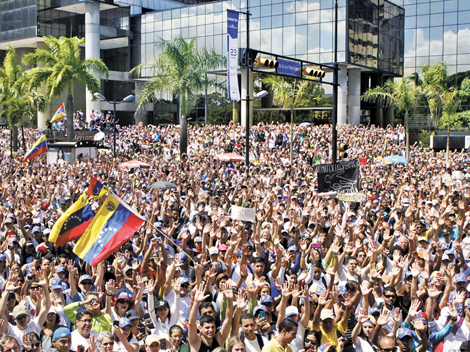 Tres mil alumnos, según los organizadores de la movilización, volvieron a manifestarse ayer en Caracas. 