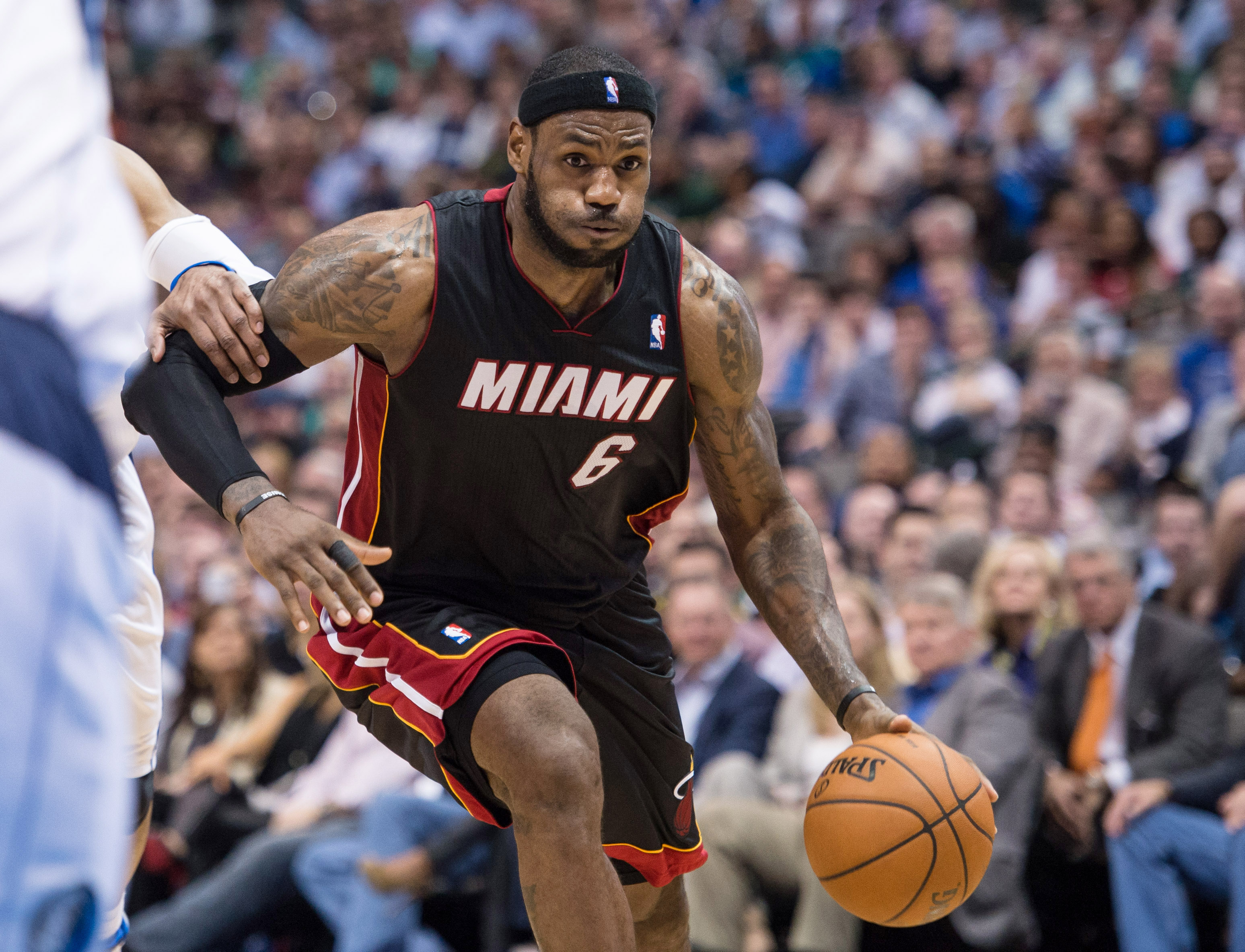 LeBron James anotó 42 frente a los Mavericks 