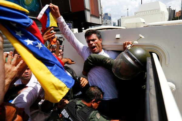 Leopoldo López se entregó este martes a la Guardia Nacional de Venezuela