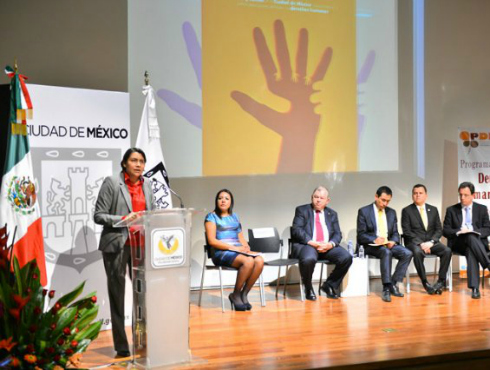 La ombudsman capitalina, Perla Gómez Gallardo, en la presentación del "Diagnóstico del derecho a defender derechos humanos".
