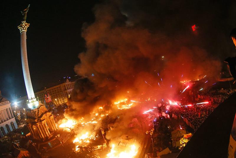 La Plaza de la Independencia de Kiev, hoy, auténtico campo de batalla entre las fuerzas del gobierno ucraniano y los manifestantes opositores