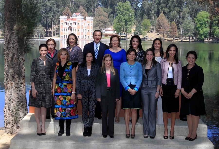 La presidenta del Patronato del Sistema Estatal DIF, Martha Erika Alonso, inicia su Tercer Informe de Actividades, acompañada por el gobernador Rafael