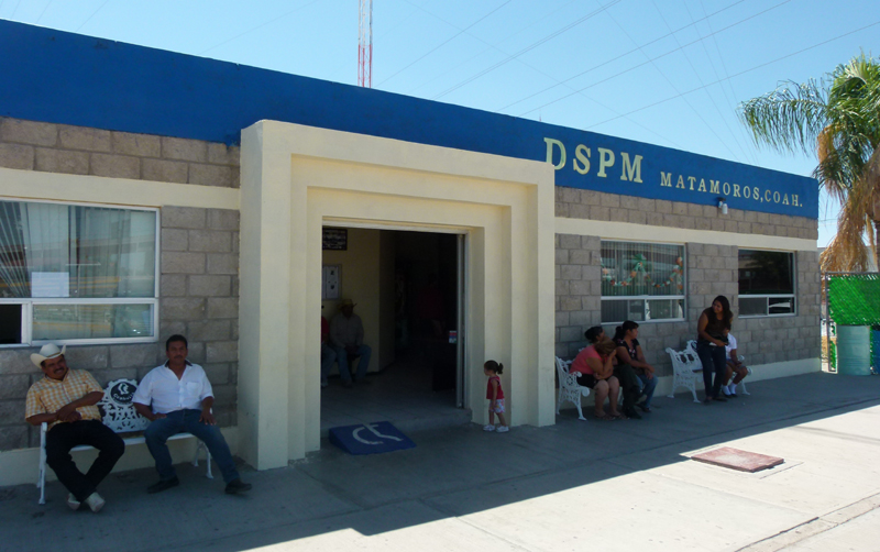Señalaron que agentes de la DSPM han decomisado cerveza de sus cantinas ejidales.