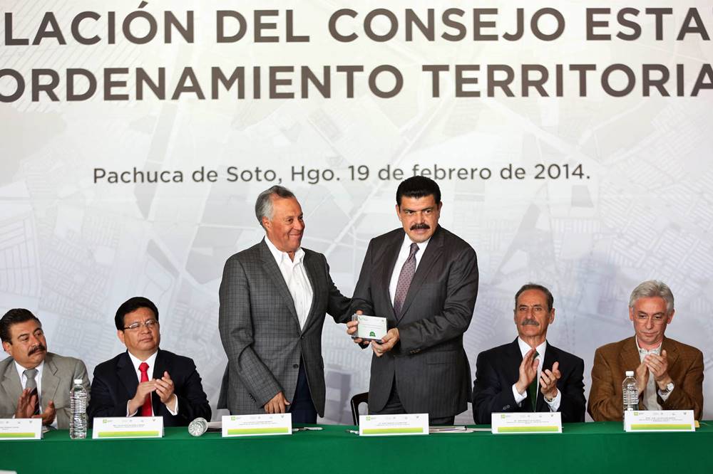 Durante la firma del convenio. 