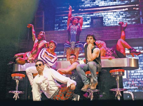 En elenco conjuntó a veteranos y novatos.