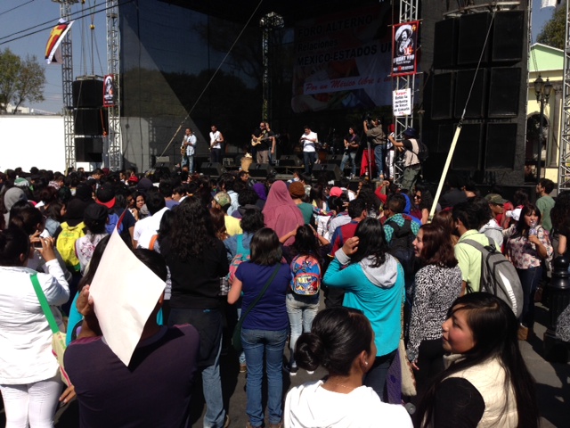 PT lleva a cabo un concierto- protesta en el parque Simón Bolívar, donde originalmente se reunían los docentes. 