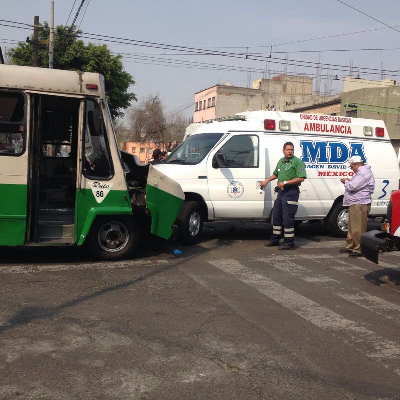 El conductor del microbús de la ruta 86 no respetó el alto.