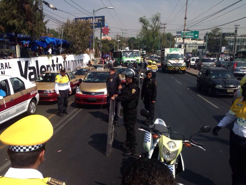 Al menos 22 taxis fueron llevados al corralón.