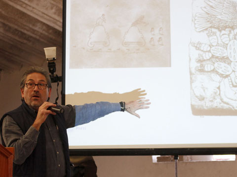 Fernando López Aguilar, investigador del INAH, durante su explicación en Chapantongo. 