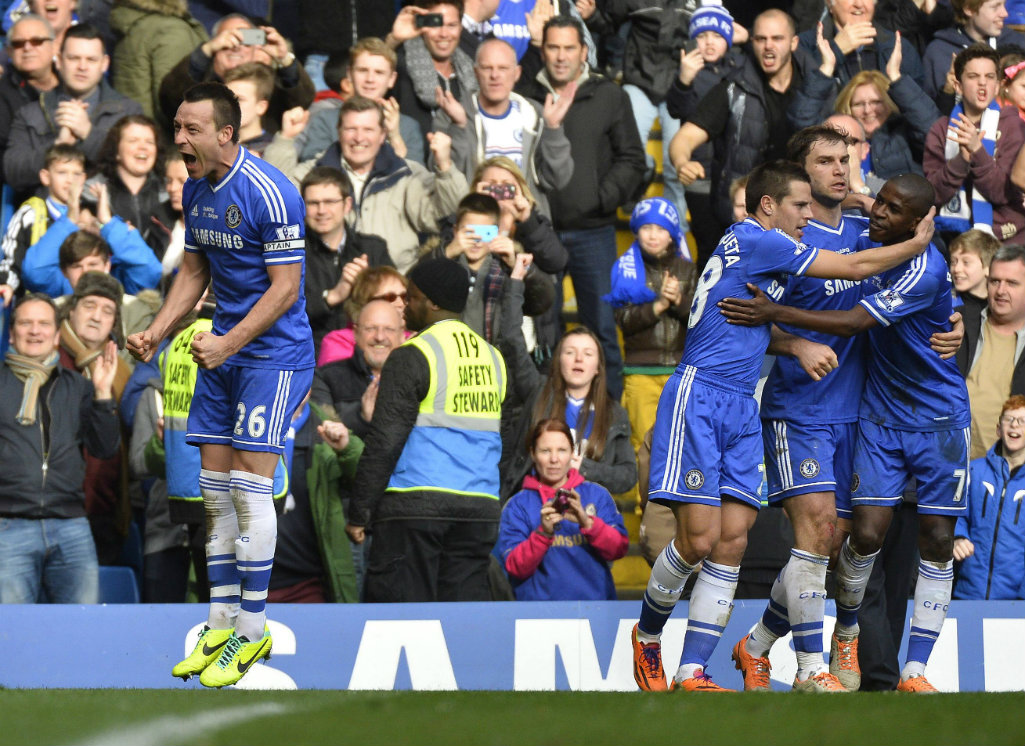 John Terry celebra gol frente al Everton 