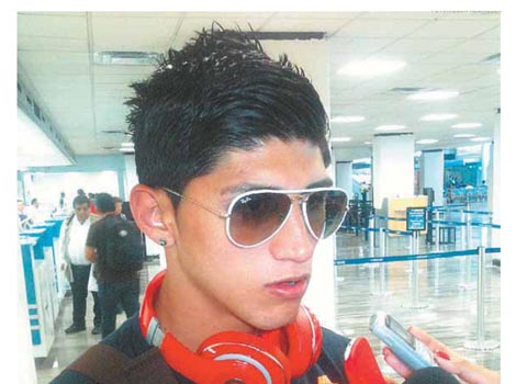 Alan Pulido entrevistado antes de viajar a la Ciudad de México.