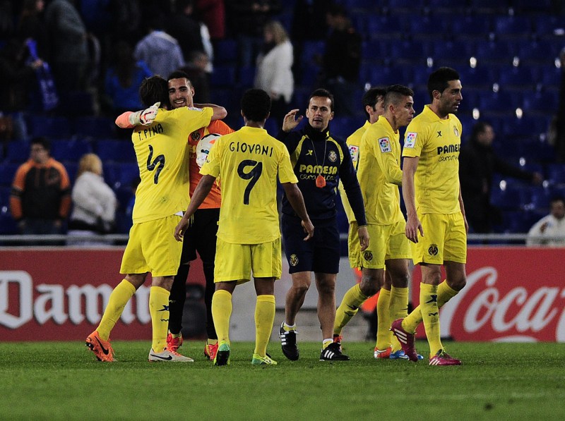 Jugadores del Villarreal festejan el triunfo 