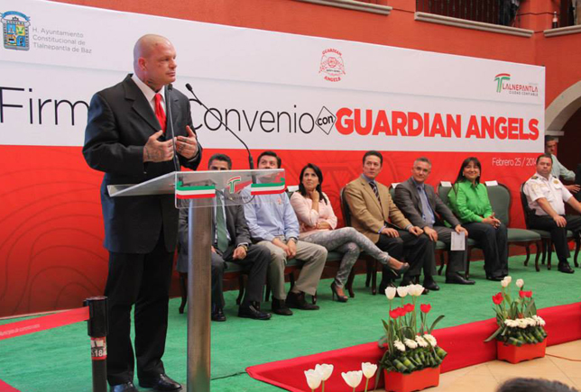 La asociación civil Ángeles Guardianes es encabezada por  Ian Hodgkinson.