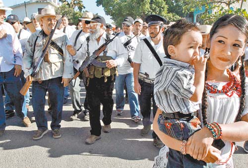 Desfilaron por calles de Tepalcatepec y Buenavista Tomatlán.