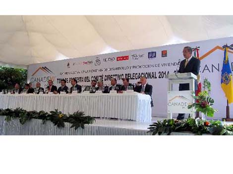Funcionarios durante la toma de protesta del nuevo Comité Directivo de la Canadevi Jalisco