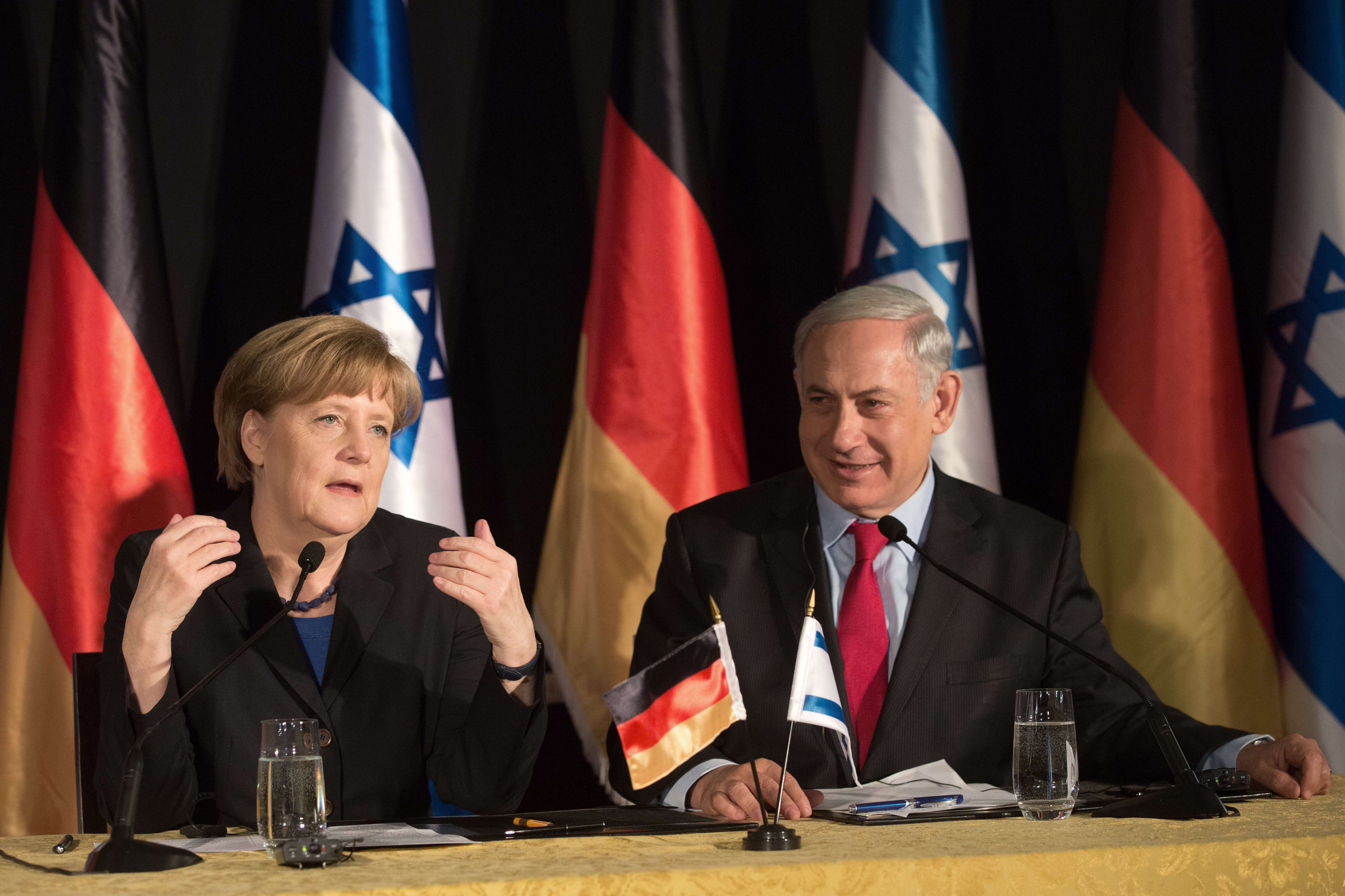 El primer ministro israelí, Benjamin Netanyahu, con la canciller alemana Angela Merkel, hoy en Jerusalén